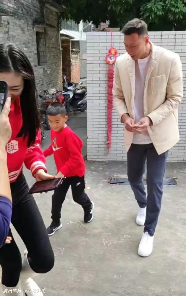 第79分钟，帕尔默斜塞，斯特林插上突入禁区，球被破坏弹到杰克逊身前，可惜杰克逊没有把握住，球还是被破坏了！